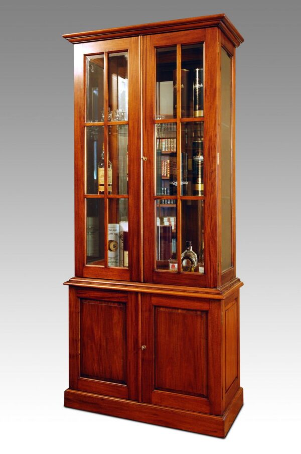 Classic mahogany display case Abby