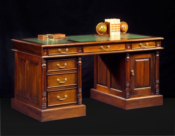 Klassiek bureau Country
