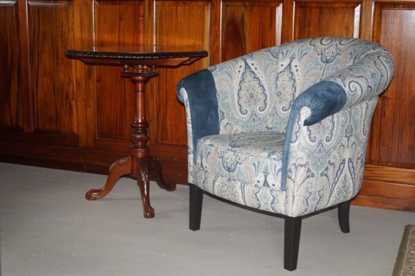 Classic English Club Armchair Clyth