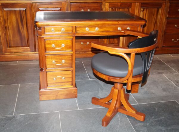 Lady Desk Special met stoel.