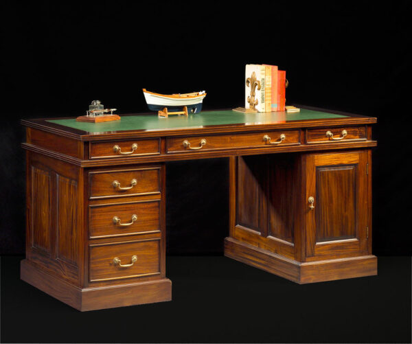 Klassiek bureau.