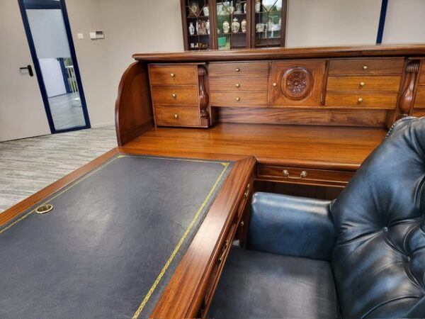 Klassiek bureau met secretaire