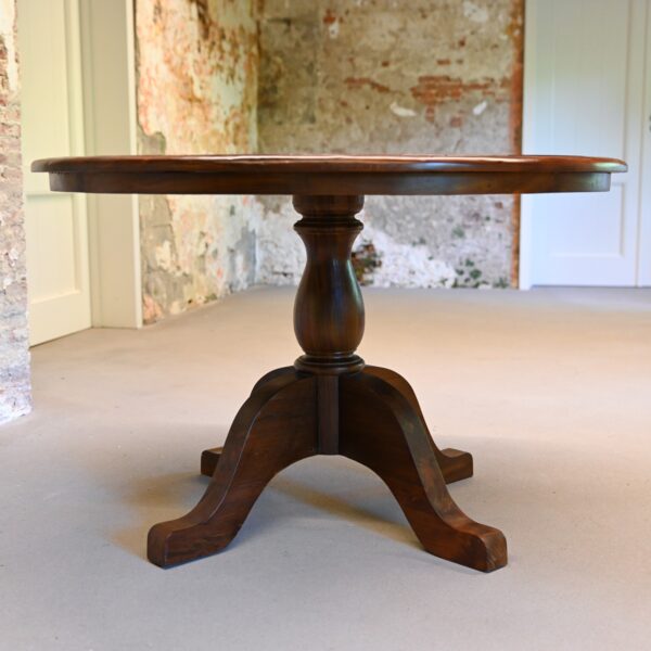 Engelse teaktafel rond (zijaanzicht)